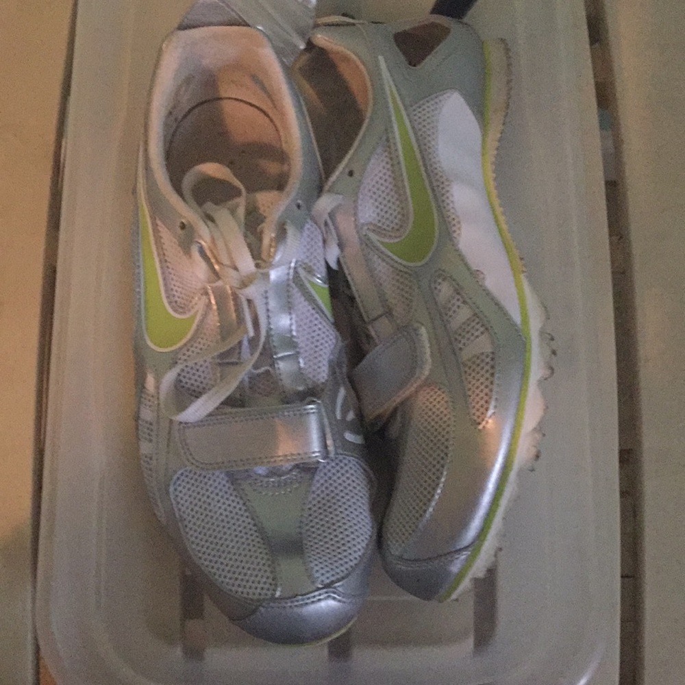 Track spikes